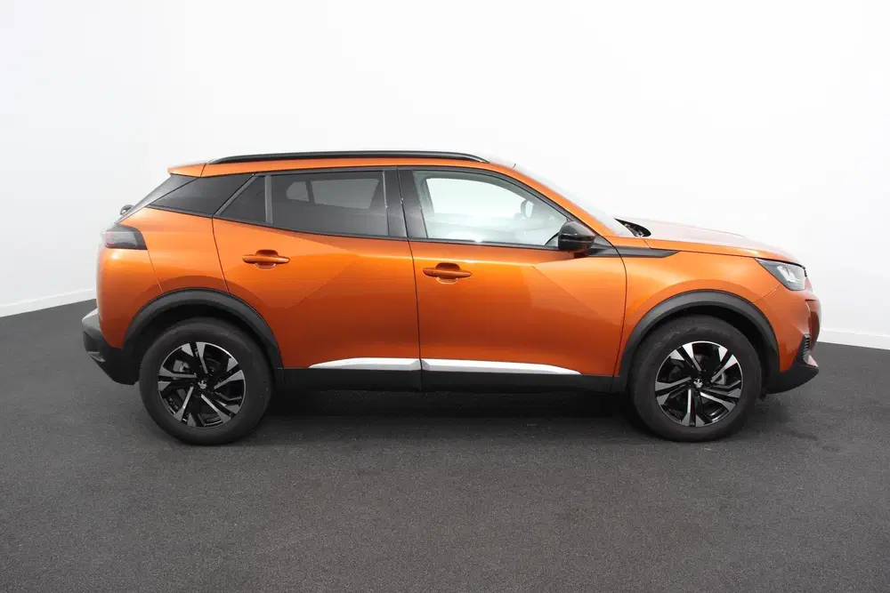 Peugeot 2008 1.2 PureTech 130pk Automaat Allure Navigat uit 2023, foto 5