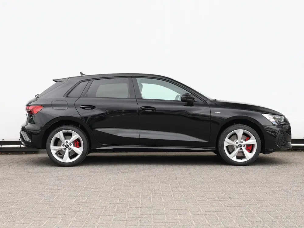 Audi A3 S edition Competition 45 TFSI e 272 PK Sp uit 2025, foto 2