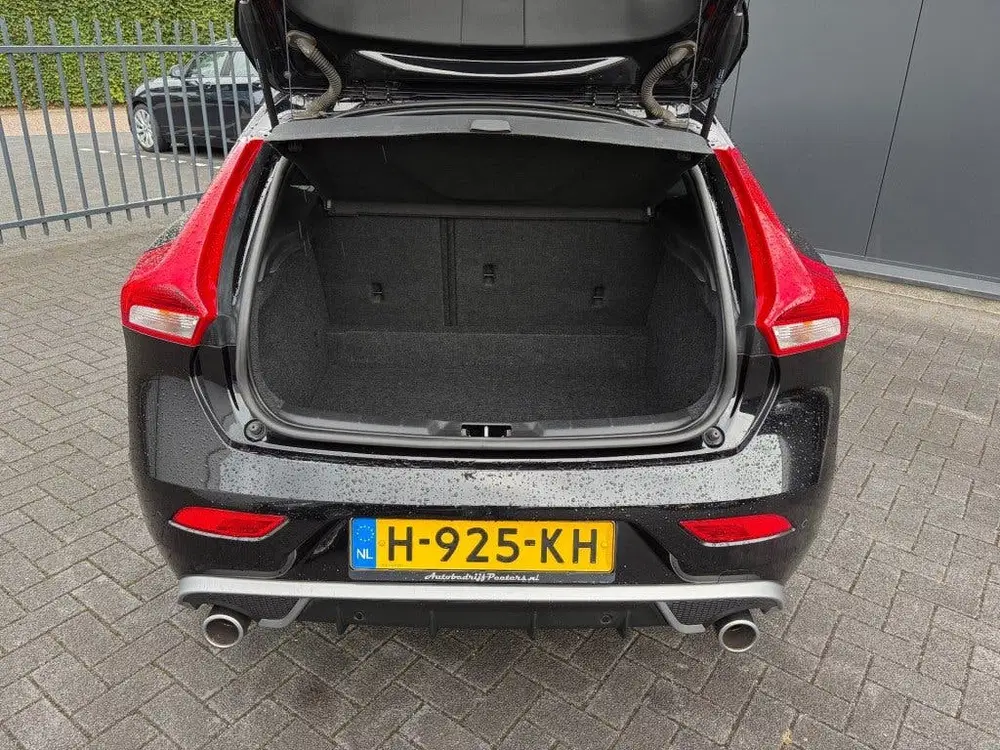 Volvo V40 1.5 T3 R-Design Pano LED Camera H uit 2020, foto 11