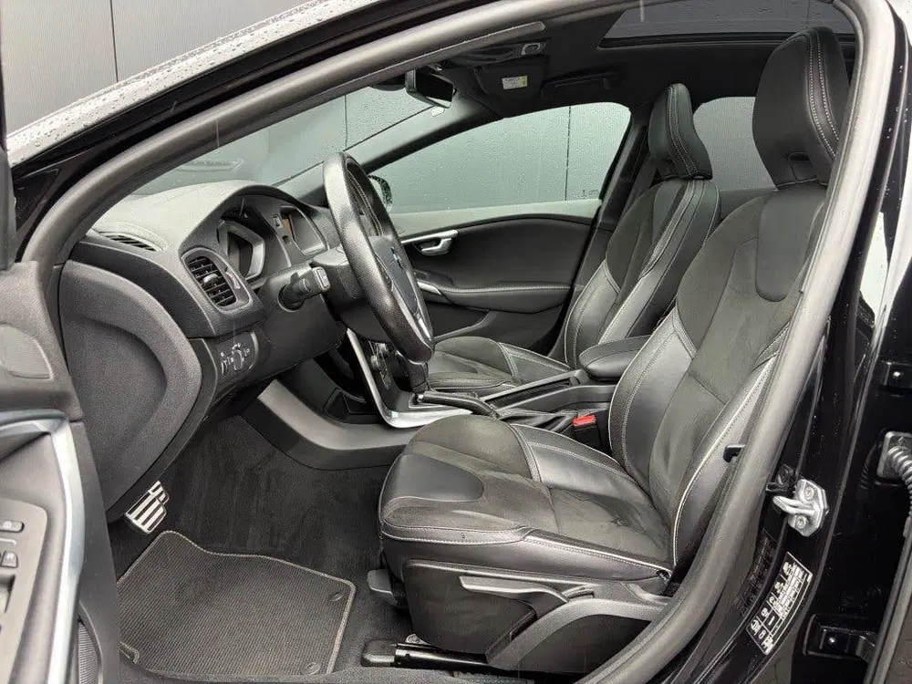 Volvo V40 1.5 T3 R-Design Pano LED Camera H uit 2020, foto 14