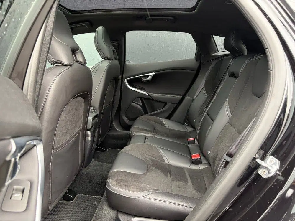 Volvo V40 1.5 T3 R-Design Pano LED Camera H uit 2020, foto 15