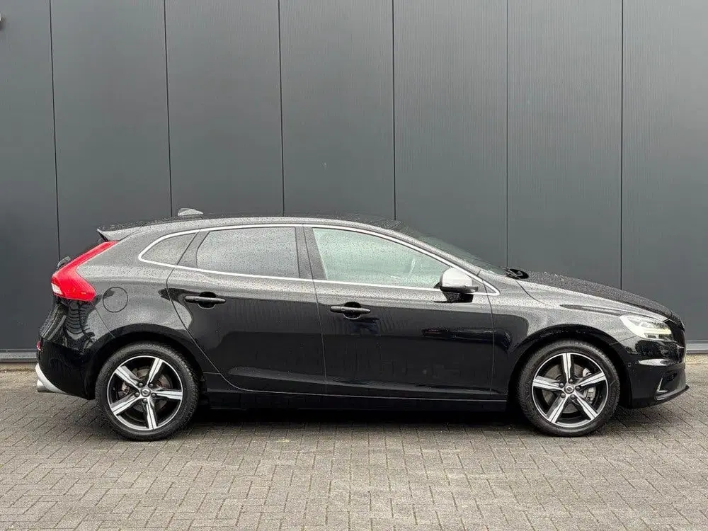 Volvo V40 1.5 T3 R-Design Pano LED Camera H uit 2020, foto 2