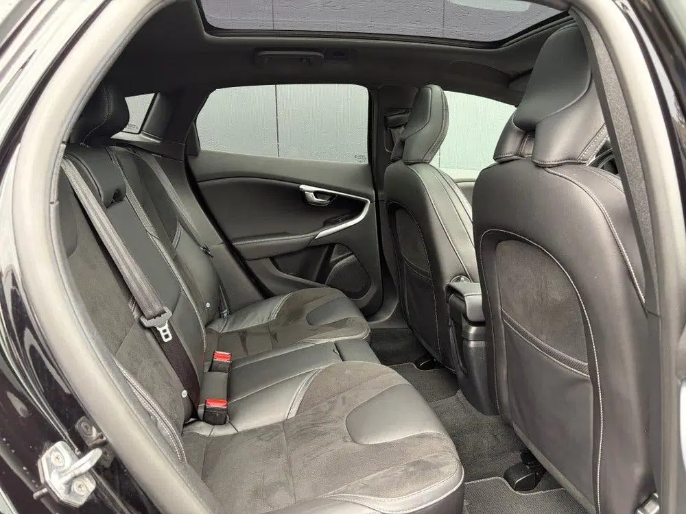 Volvo V40 1.5 T3 R-Design Pano LED Camera H uit 2020, foto 4