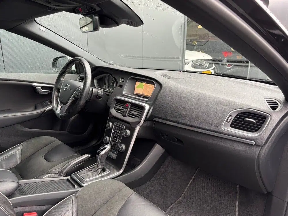 Volvo V40 1.5 T3 R-Design Pano LED Camera H uit 2020, foto 5