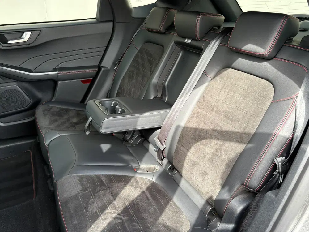 Ford Kuga 2.5 PHEV ST-Line X uit 2023, foto 10