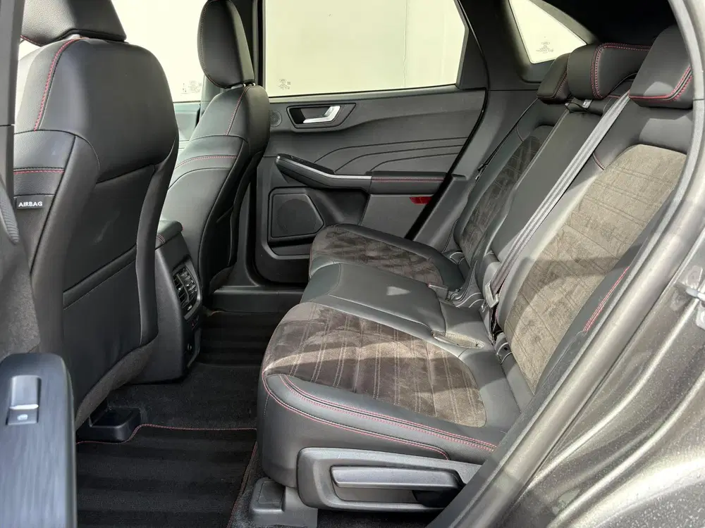 Ford Kuga 2.5 PHEV ST-Line X uit 2023, foto 9