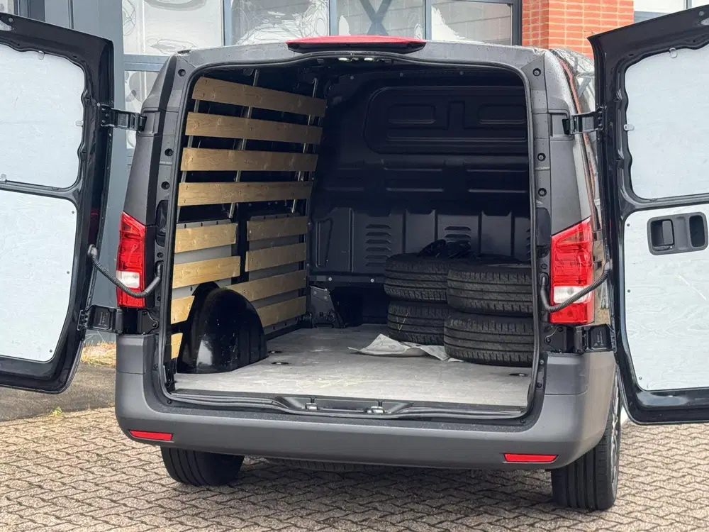 Mercedes-Benz Vito 114 L2 uit 2024, foto 6