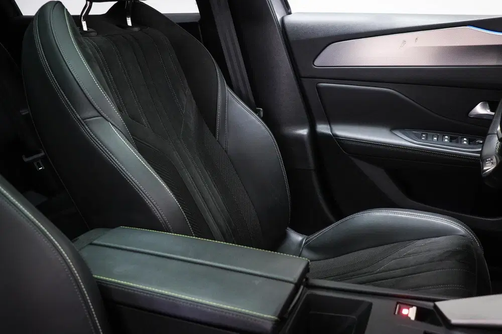 Peugeot 308 1.6 Plug-in Hybrid 225 GT uit 2023, foto 13