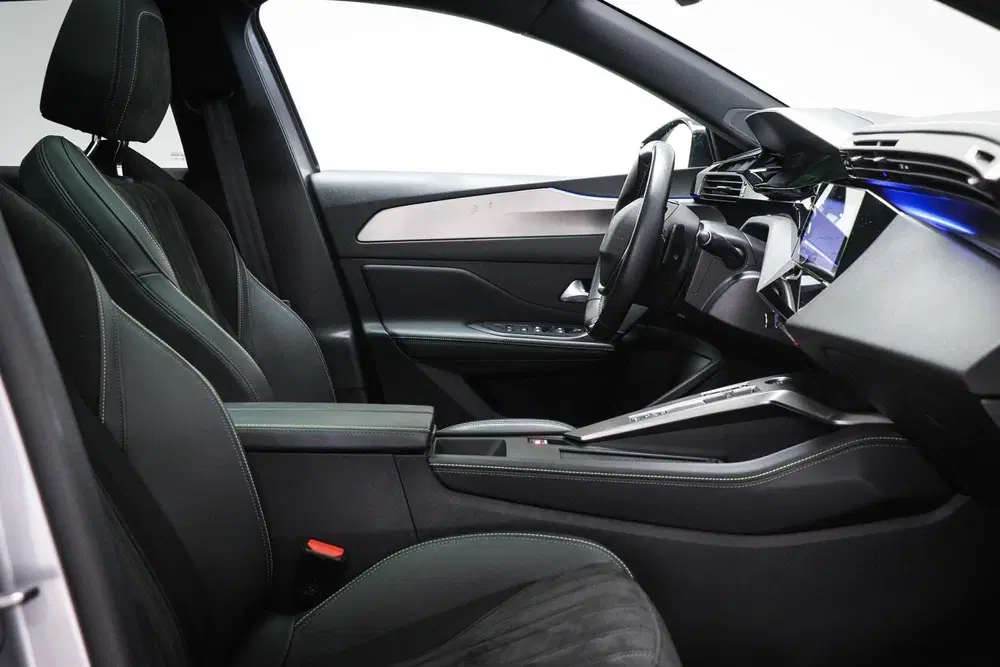 Peugeot 308 1.6 Plug-in Hybrid 225 GT uit 2023, foto 4