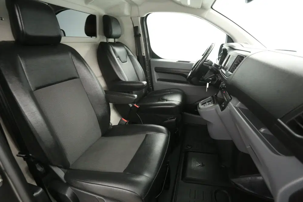 Peugeot Expert 75 kWh L2H1 uit 2022, foto 12