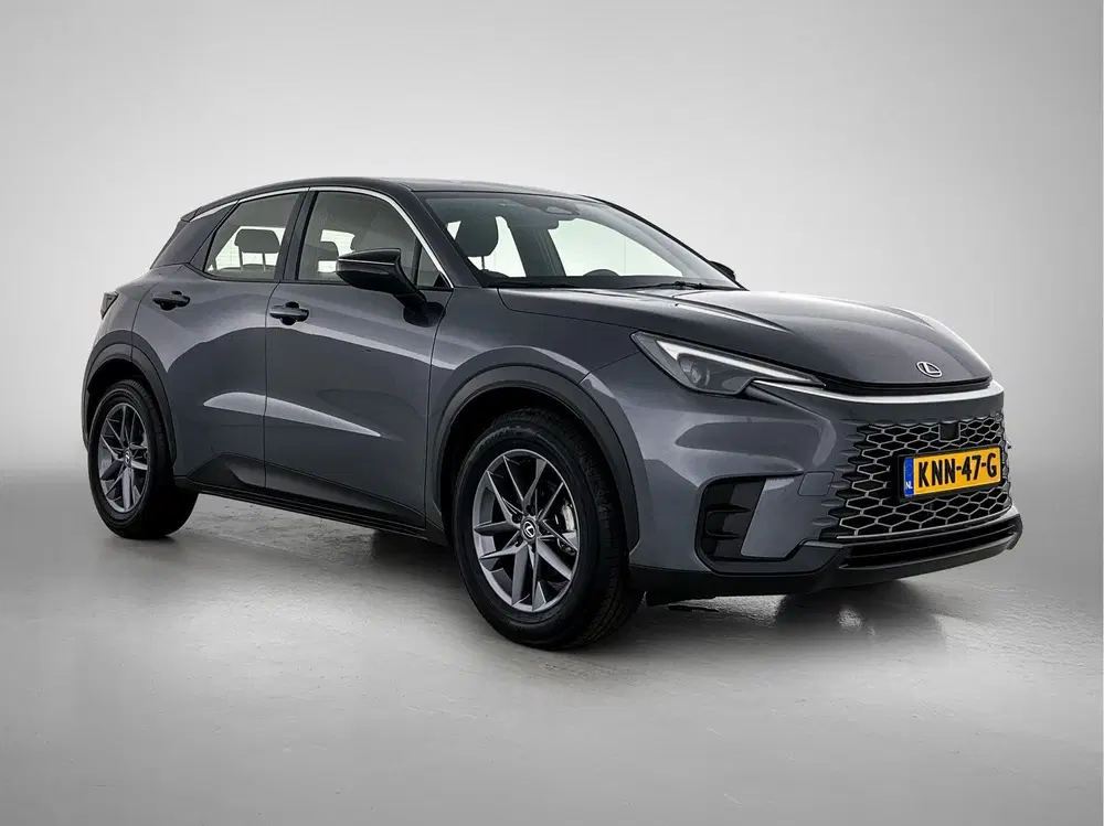 Lexus LBX 2WD uit 2024, foto 12