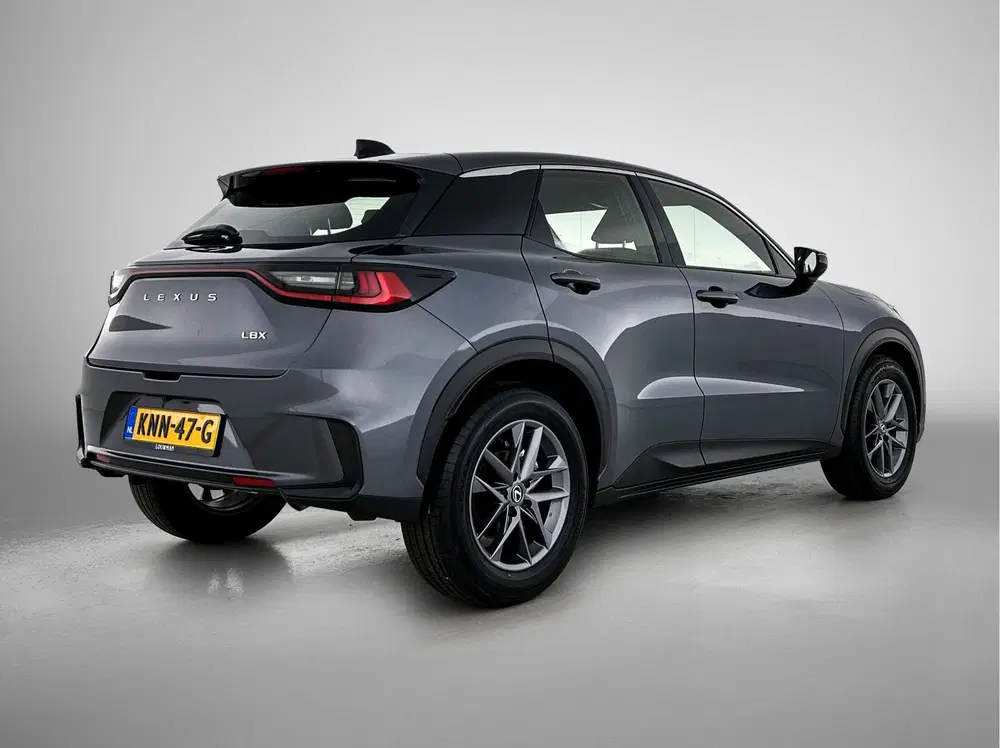 Lexus LBX 2WD uit 2024, foto 2