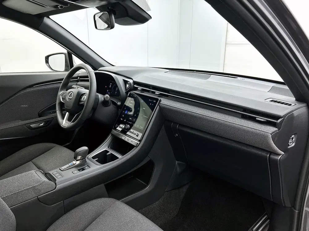 Lexus LBX 2WD uit 2024, foto 6