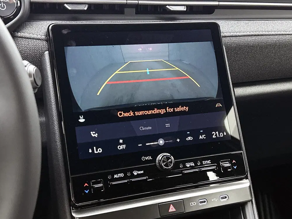 Lexus LBX 2WD uit 2024, foto 8