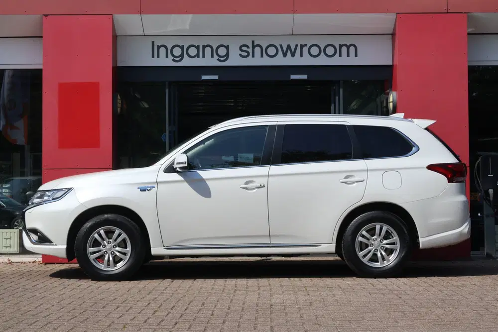 Mitsubishi Outlander 2.4 PHEV Pure uit 2021, foto 2