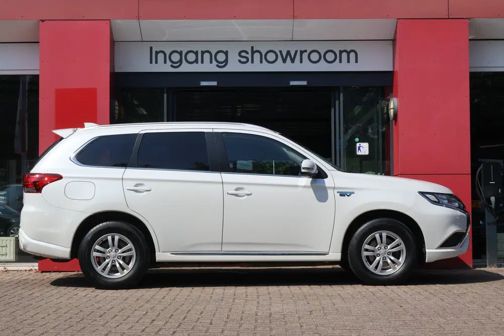 Mitsubishi Outlander 2.4 PHEV Pure uit 2021, foto 3