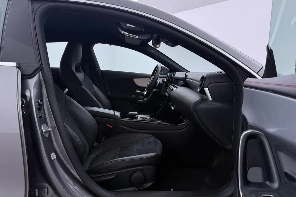 Mercedes-Benz CLA 250e Business Line uit 2023, foto 5