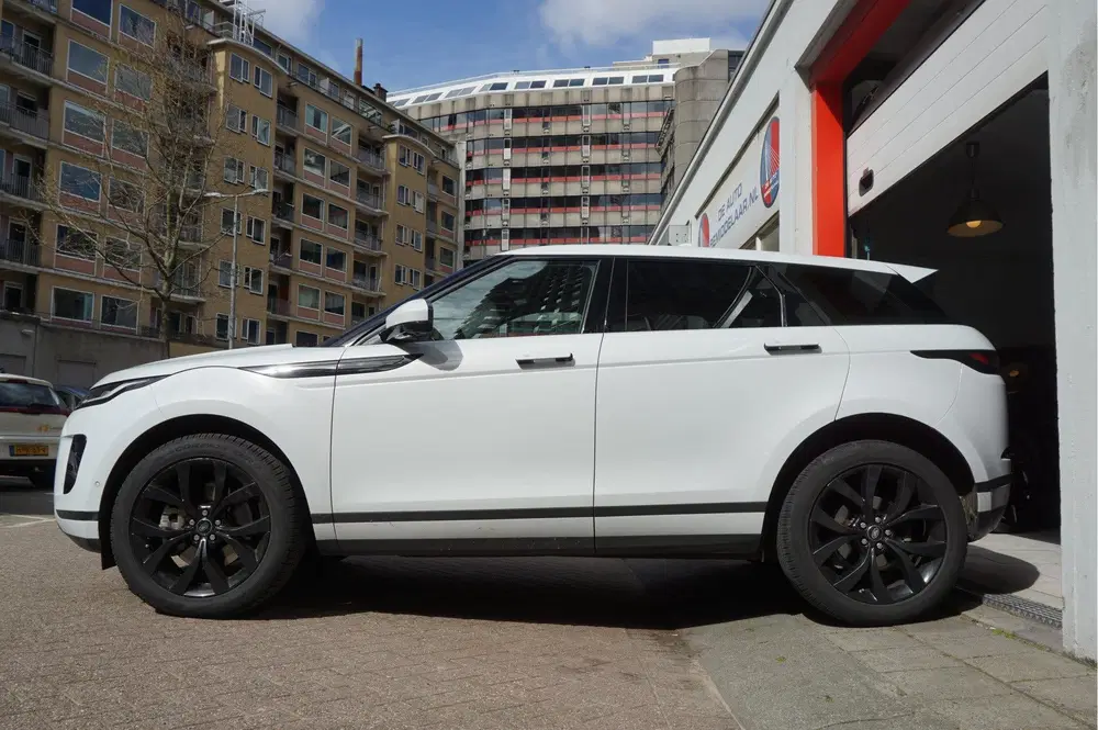 Land Rover Range Rover Evoque 2.0 D180 AWD R-Dynamic HSE uit 2019, foto 3