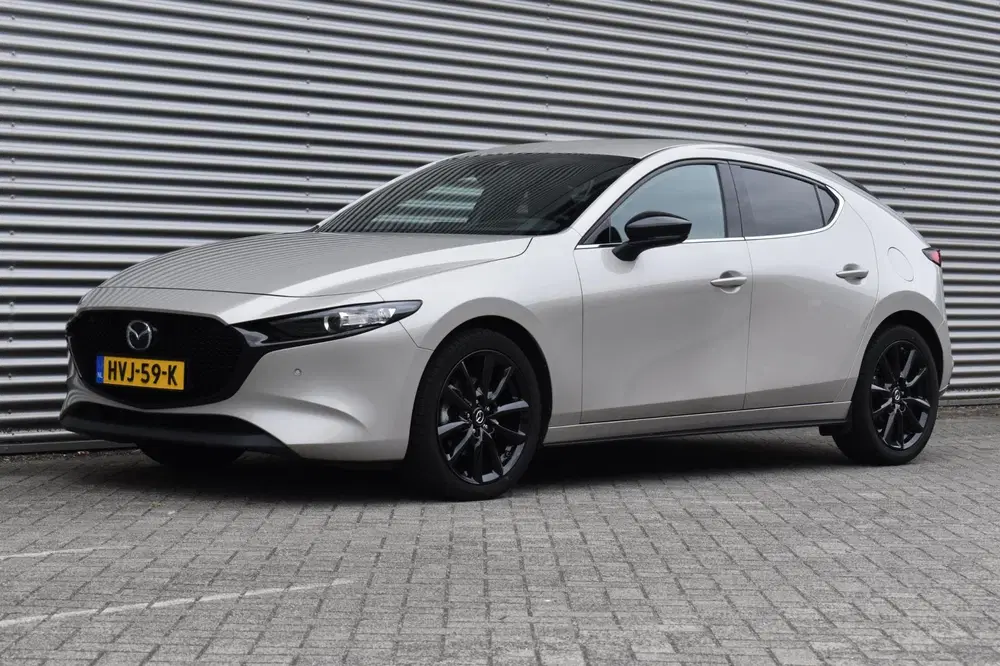 Mazda 3 2.0 e-SkyActiv-G M Hybrid HOMURA uit 2022, foto 2