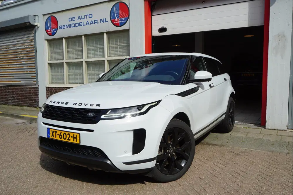 Land Rover Range Rover Evoque 2.0 D180 AWD R-Dynamic HSE uit 2019, foto 2