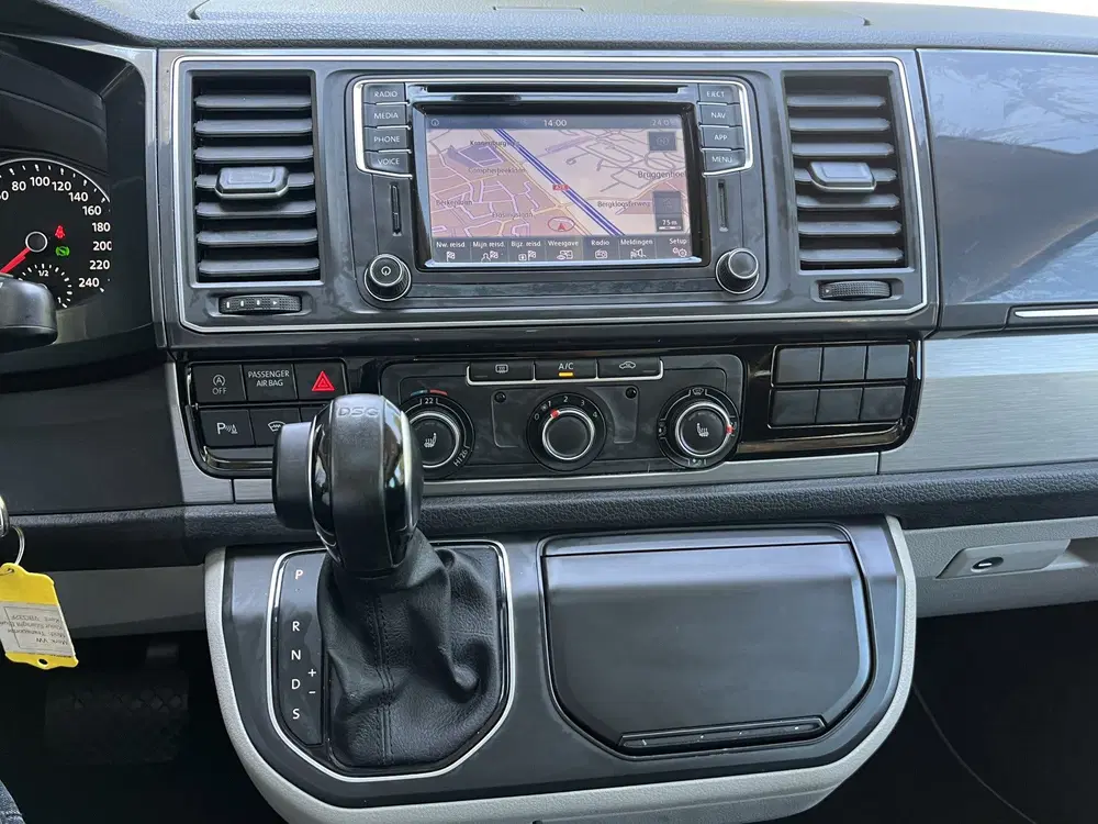 Volkswagen Transporter 2.0 TDI L2H1 DC Highline 204PK uit 2019, foto 11
