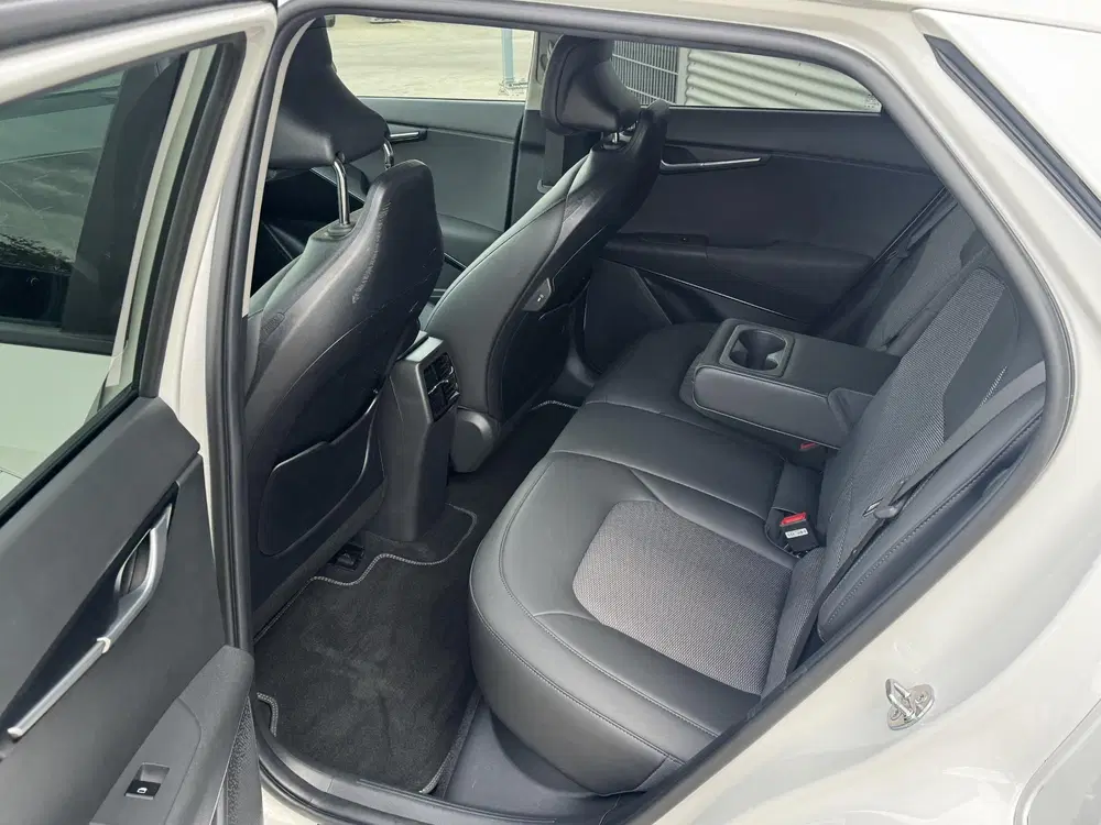 Kia Niro Light Advanced 64.8 kWh Privacyglass uit 2025, foto 6