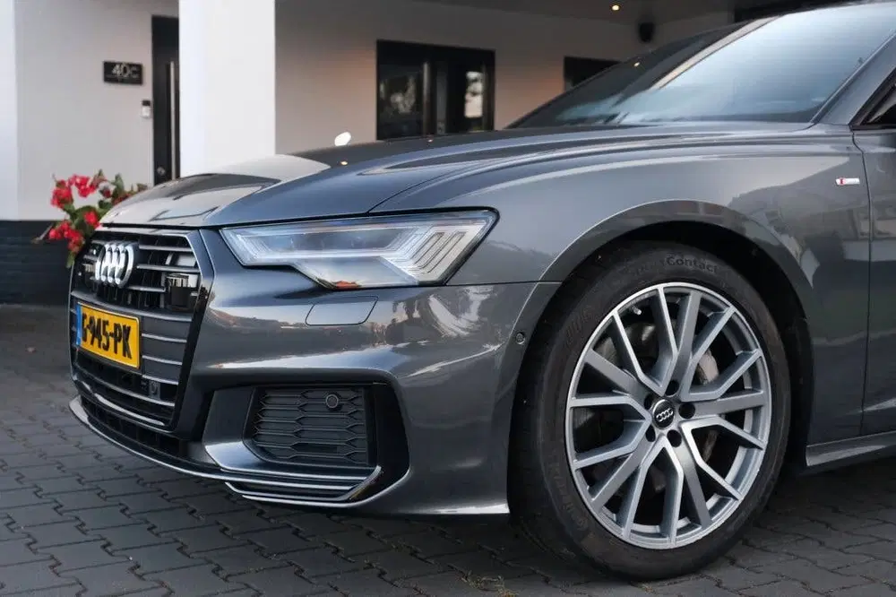 Audi A6 55 TFSI 340pk V6 Quattro Sport S-line uit 2019, foto 4