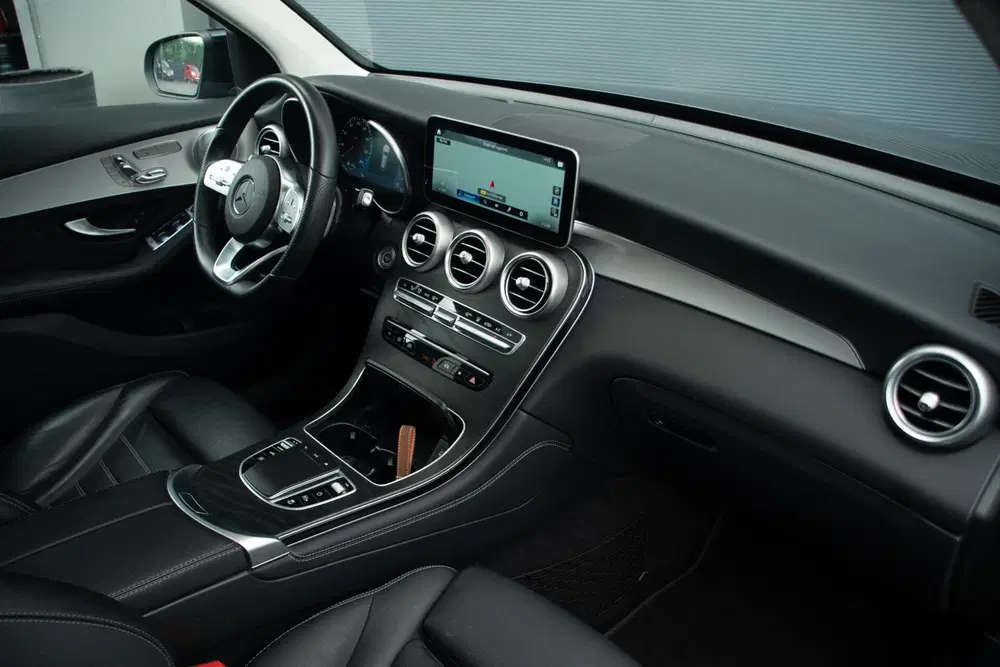 Mercedes-Benz GLC Mercedes GLC-klasse 300e 4MATIC AMG uit 2020, foto 15