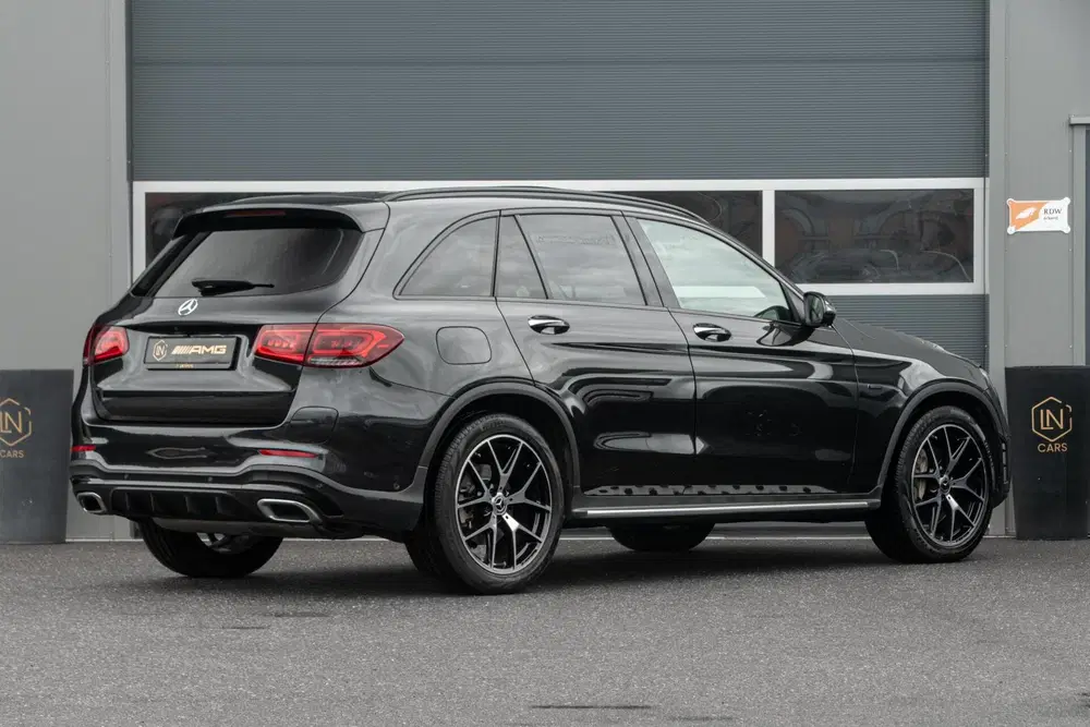 Mercedes-Benz GLC Mercedes GLC-klasse 300e 4MATIC AMG uit 2020, foto 6