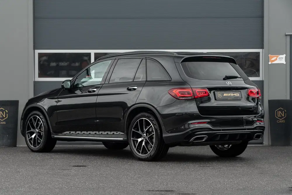 Mercedes-Benz GLC Mercedes GLC-klasse 300e 4MATIC AMG uit 2020, foto 7