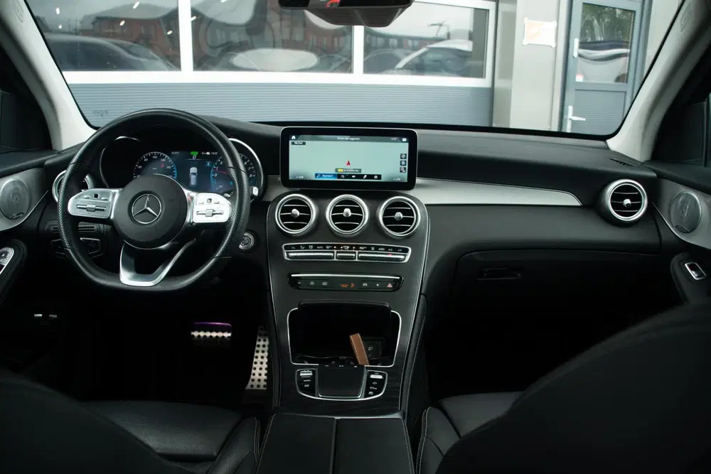 Mercedes-Benz GLC Mercedes GLC-klasse 300e 4MATIC AMG uit 2020, foto 8