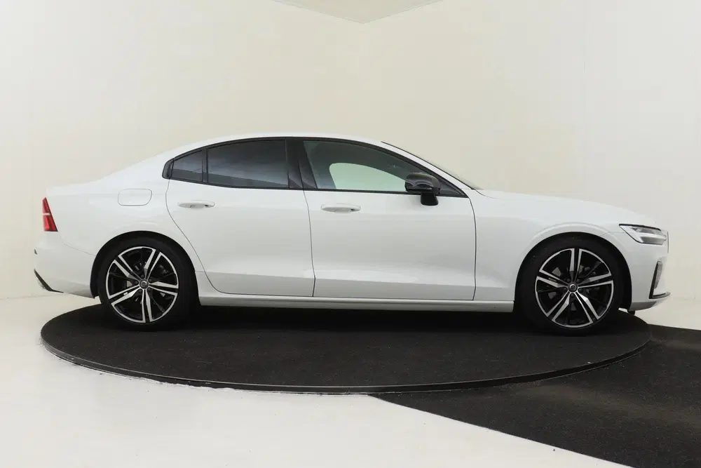 Volvo S60 B3 (M-HYBRID) R-DESIGN -HARMAN uit 2022, foto 13