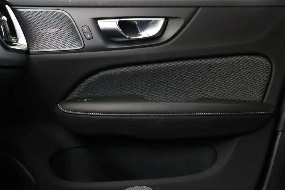 Volvo S60 B3 (M-HYBRID) R-DESIGN -HARMAN uit 2022, foto 14