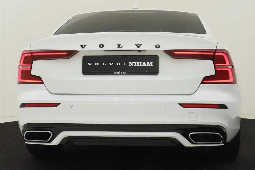 Volvo S60 B3 (M-HYBRID) R-DESIGN -HARMAN uit 2022, foto 15