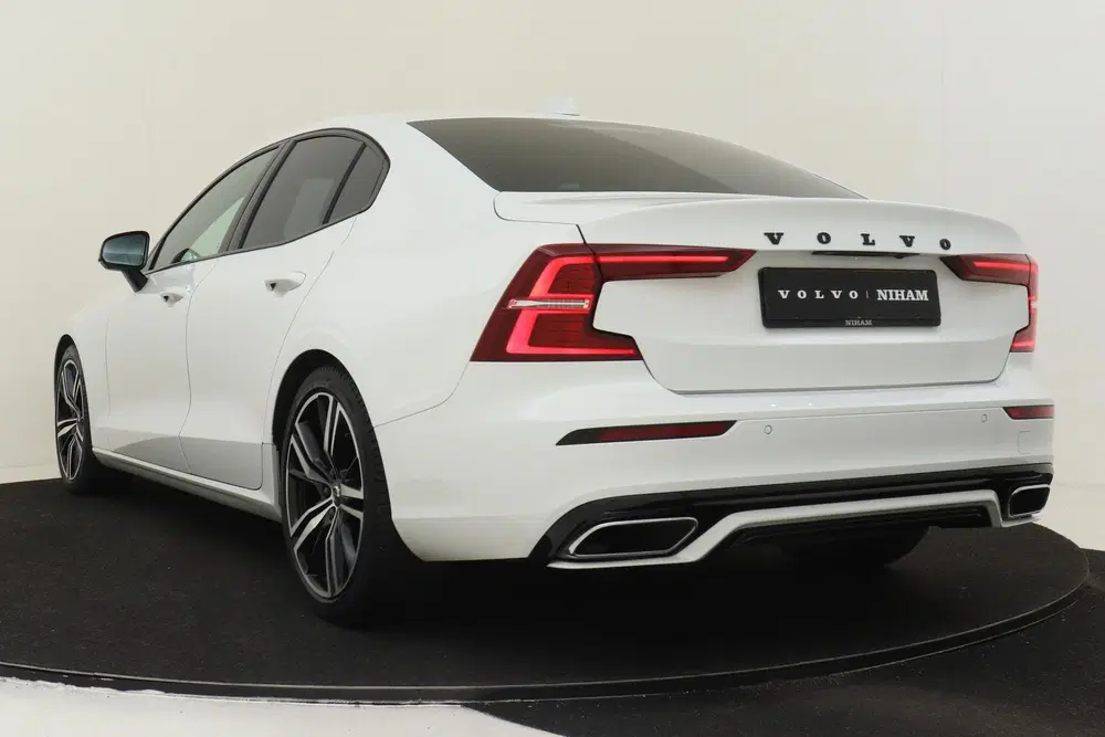 Volvo S60 B3 (M-HYBRID) R-DESIGN -HARMAN uit 2022, foto 5