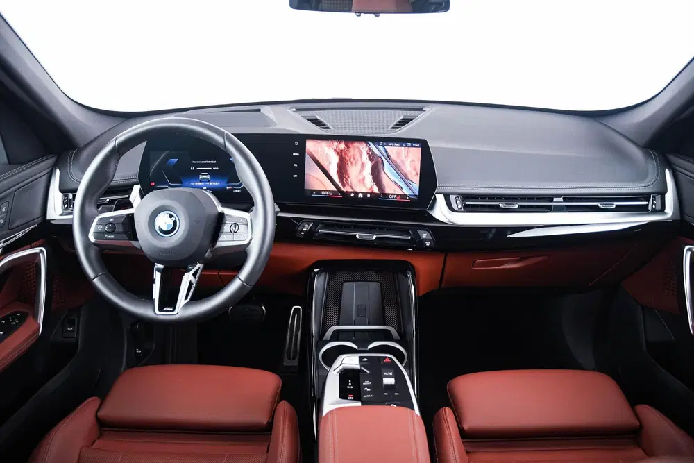 BMW iX1 eDrive20 67 kWh M Sport Edition Driving As uit 2025, foto 3