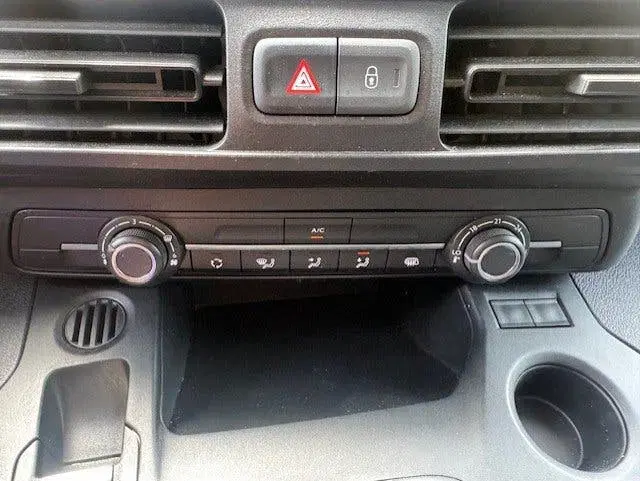 Peugeot Partner 1.2 Airco uit 2021, foto 10