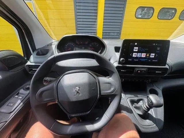 Peugeot Partner 1.2 Airco uit 2021, foto 13