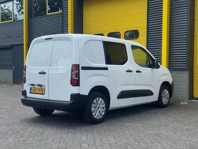 Peugeot Partner 1.2 Airco uit 2021, foto 5