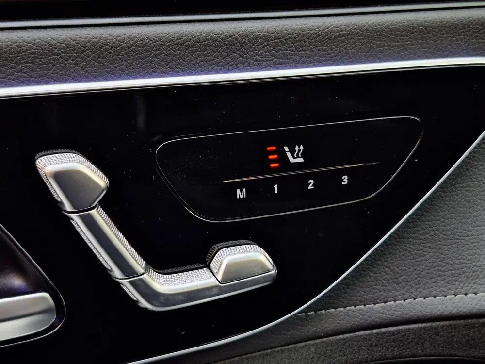 Mercedes-Benz EQE 300 Luxury Line uit 2024, foto 11