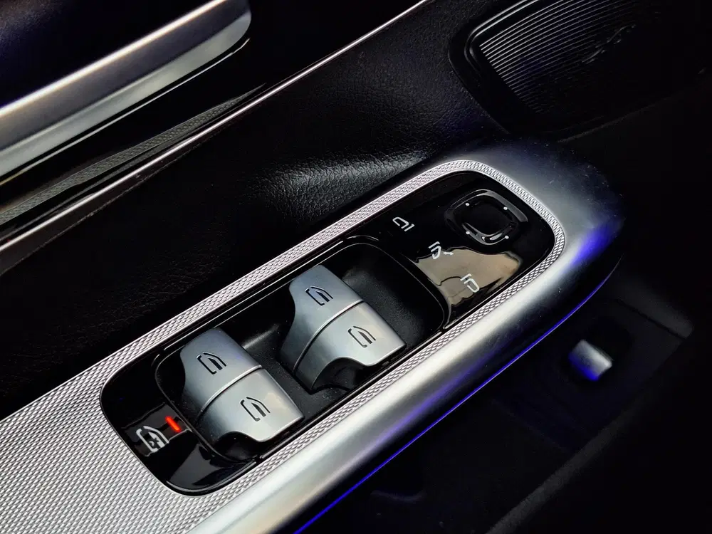 Mercedes-Benz EQE 300 Luxury Line uit 2024, foto 12