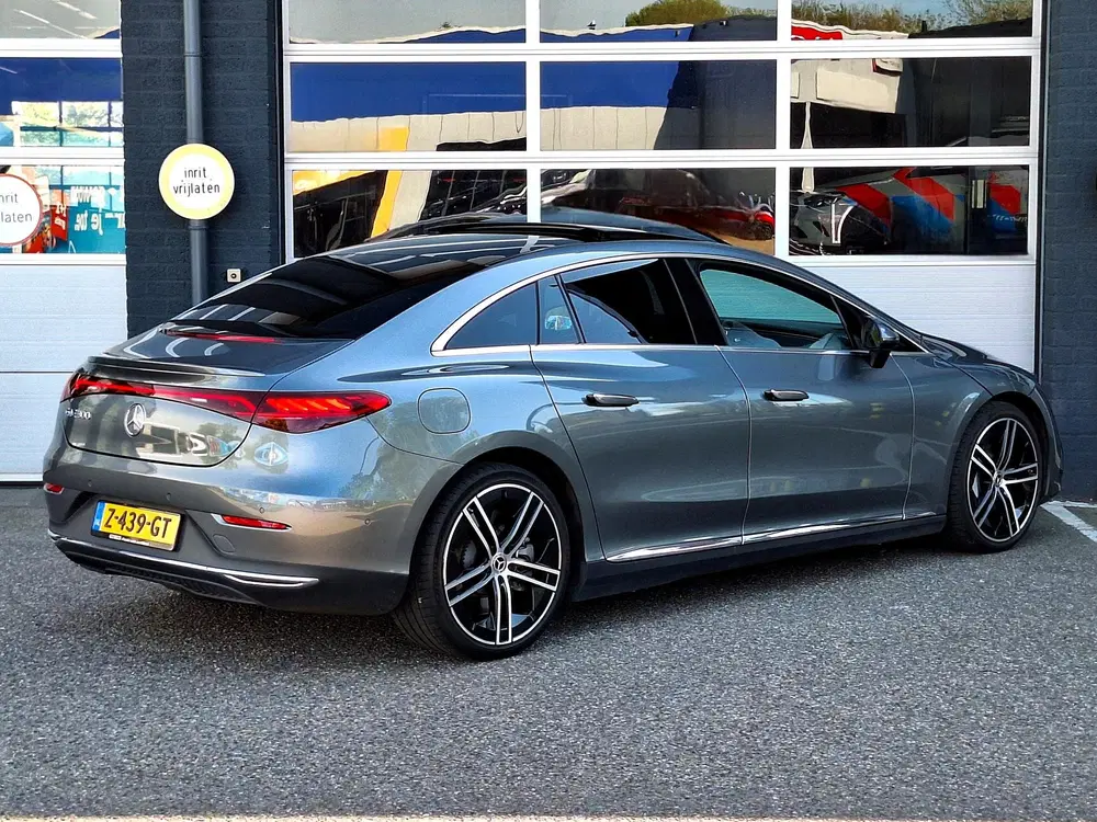 Mercedes-Benz EQE 300 Luxury Line uit 2024, foto 3