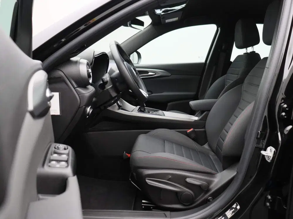 Alfa Romeo Tonale 1.5T Hybrid Sprint uit 2023, foto 2