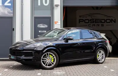 Porsche Cayenne 3.0 E-Hybrid PANO uit 2019