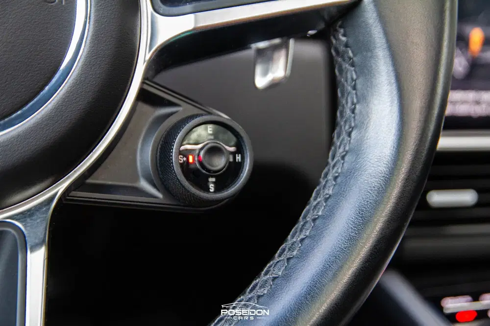 Porsche Cayenne 3.0 E-Hybrid PANO uit 2019, foto 13