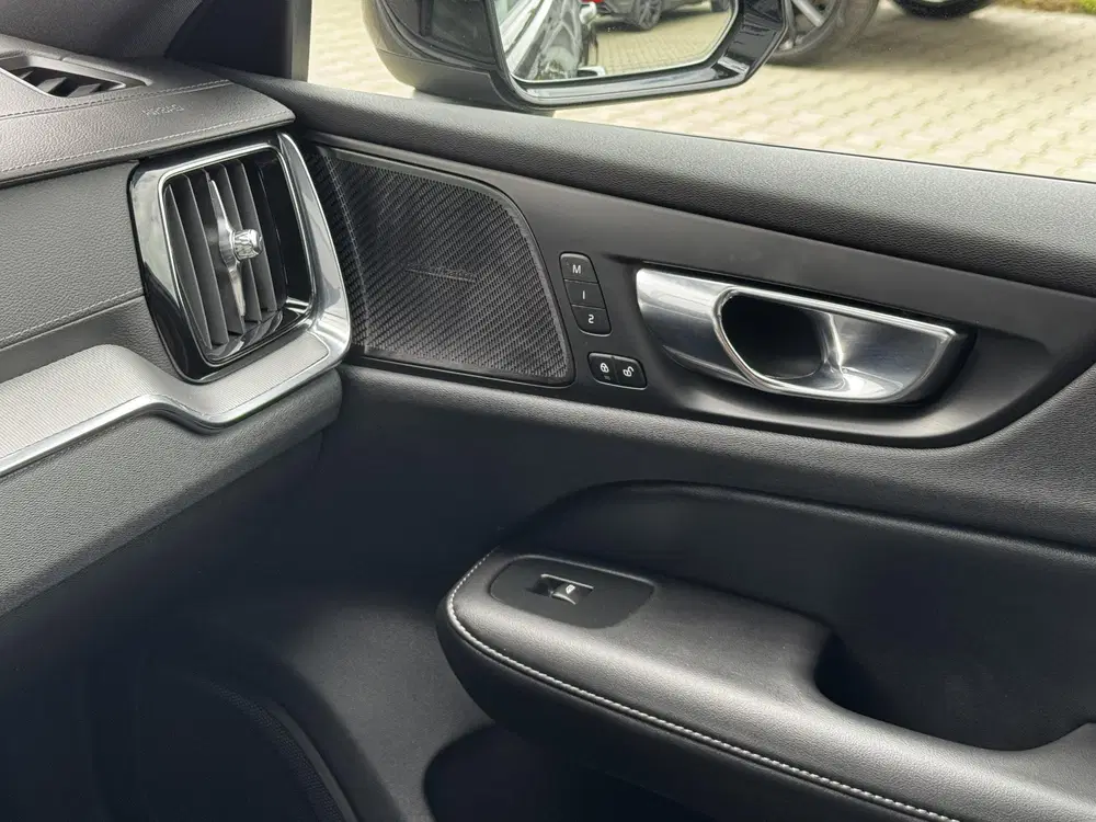 Volvo V60 2.0 T6 Recharge AWD R-Design Long Range uit 2022, foto 12