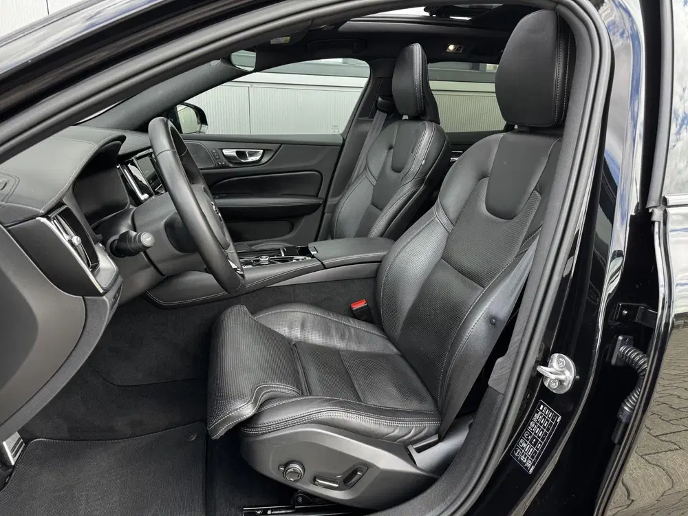 Volvo V60 2.0 T6 Recharge AWD R-Design Long Range uit 2022, foto 3