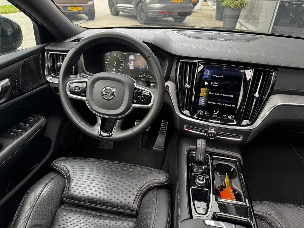 Volvo V60 2.0 T6 Recharge AWD R-Design Long Range uit 2022, foto 4