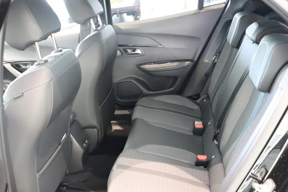 Peugeot 2008 EV Allure Pack 50 kWh uit 2023, foto 13
