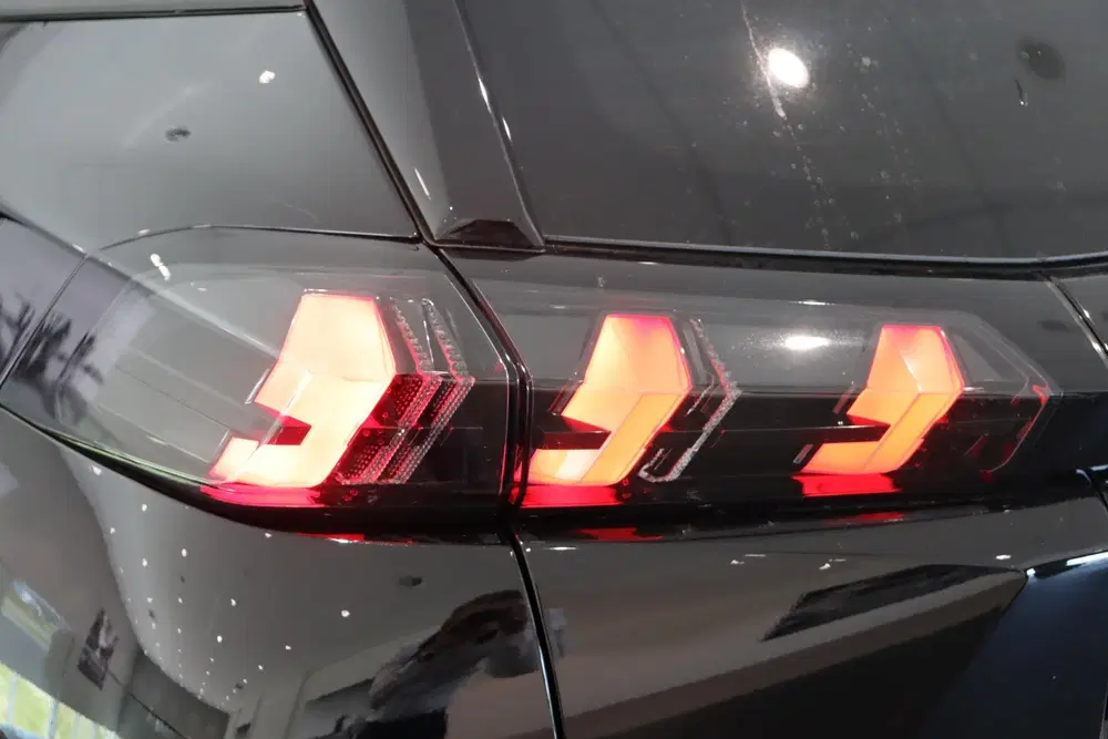 Peugeot 2008 EV Allure Pack 50 kWh uit 2023, foto 15